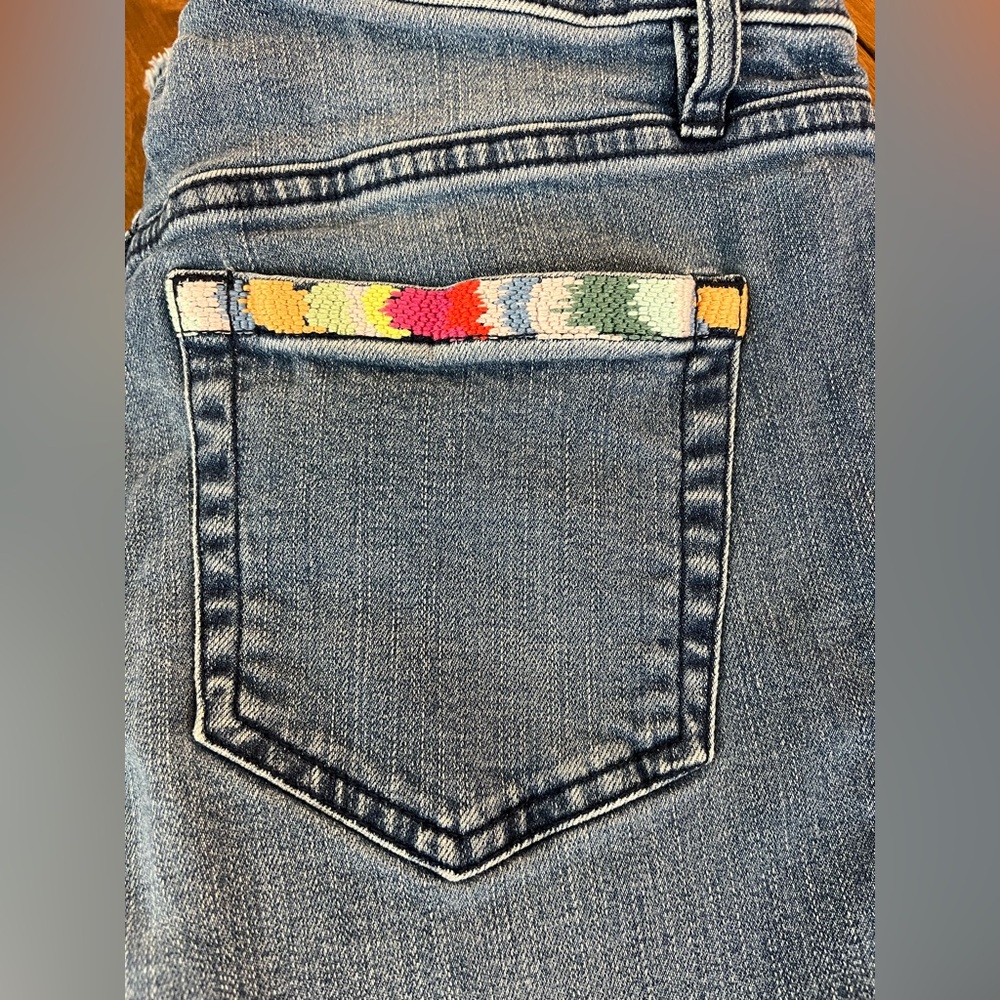 Candace Cameron Bure Blue Jeans w/ Colorful Pocket Straight Leg Size 4 EUC - Picture 2 of 6